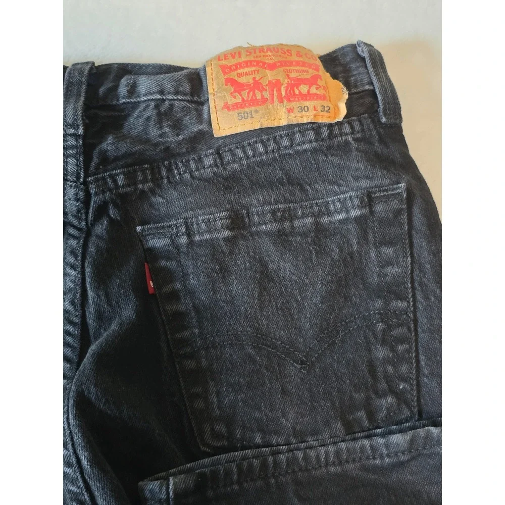 Levis 501 Original Fit Jeans Mens 30x32 Faded Black Button Fly Denim 00501-2443